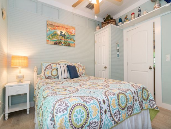Newly remodeled 3 bed private pool Anna Maria Cottage STEPS TO THE BEACH!